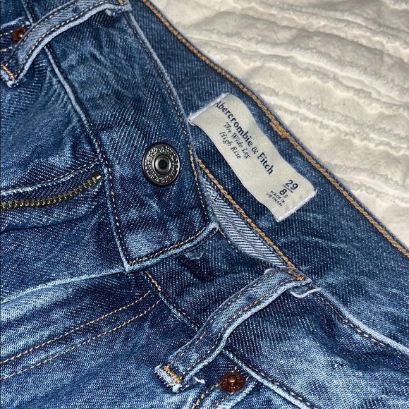 Abercrombie & Fitch The Wide Leg High Rise Jeans - Picture 4 of 5